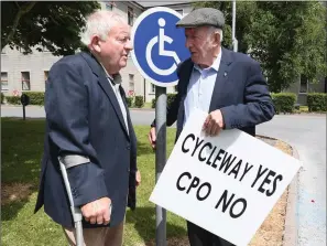  ?? Photo by Domnick Walsh ?? Jim Moriarty Glenbeigh and John Garvey from Cahersveen at the protest outside County Council buildings on Tuesday.