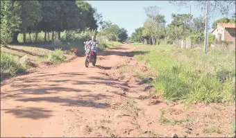  ??  ?? La calle 29 de Setiembre de la Compañía 8 se encuentra en pésimo estado. En esta zona supuestame­nte se realizaron empedrados.