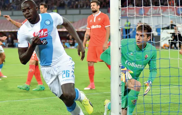  ??  ?? Koulibaly esulta dopo aver segnato il gol che ha sbloccato la partita Il difensore azzurro ha realizzato il suo secondo gol della stagione