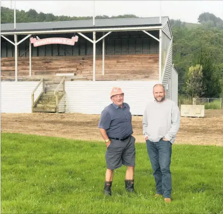  ??  ?? Kerry Fergus and Nick Rogers at Mangataino­ka RFC recently.