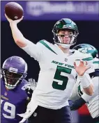  ?? Adam Bettcher / Getty Images ?? Jets QB Mike White passes during Sunday’s loss at Minnesota.