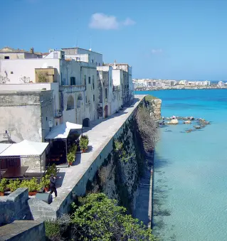  ??  ?? Perla dell’Adriatico Un’immagine di Otranto, città che vanta un grande patrimonio culturale e naturalist­ico