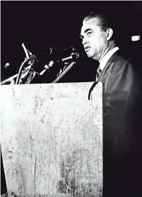  ?? ADVERTISER FILE ?? Presidenti­al candidate George Wallace speaks during a rally at Garrett Coliseum in Montgomery, Ala., in September 1968.