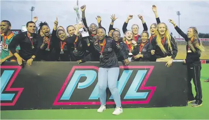  ?? Picture: Sean Burke/PHL ?? HONOURS. The Blyde River Bunters, with captain and goalkeeper Phumelela Mbande in the foreground, celebrate their Premier Hockey League triumph at the Randburg Astro on Sunday.