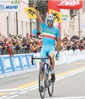  ?? ANSA ?? L’arrivo solitario di Vincenzo Nibali, 30 anni, a Varese