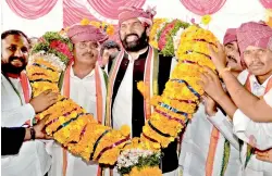  ?? — P. ANIL KUMAR ?? TPCC president Uttam Kumar Reddy at the swearing-in ceremony of the Mattampall­i cooperativ­e society members on Friday.