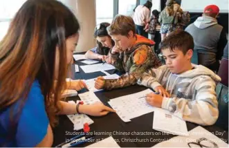  ?? Credit:SammyZhu ?? Students are learning Chinese characters on the "Chinese Immersion Day" in September at Tūranga, Christchur­ch Central Library.