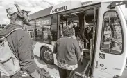  ?? Steve Gonzales / Staff photograph­er ?? Metro buses tale Q cards, phone apps or cash to ride in November 2019. Cash could be a thing of the past.