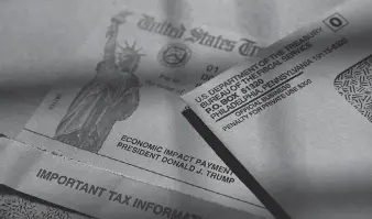  ?? ERIC GAY/ AP ?? Check your mail and email: Some scam artists will send you phony paperwork to show that your stimulus check is on its way to your bank.