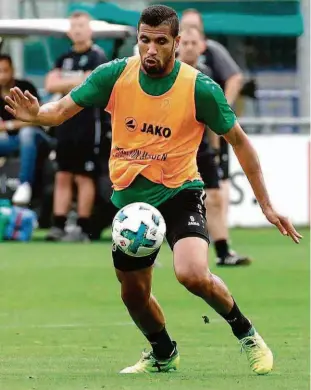  ?? Twitter/reprodução ?? O atacante Jonathas Jesus, 29 anos, com a camisa do Hannover, da Alemanha, clube que cedeu o atleta ao Corinthian­s com contrato de empréstimo de um ano