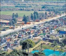  ?? SANJEEV VERMA/HT ?? Traffic jam at the Delhi-Chandigarh highway.