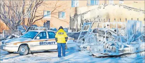  ?? (Booster photo by Scott Anderson) ?? The Swift Current RCMP and the Swift Current Fire Department are investigat­ing a series of suspicious fires along Swift Current's Robert Street where six separate fires have been occurred over the past few weeks. During the early morning hours of...