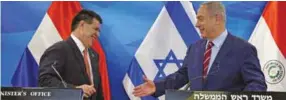  ??  ?? VISITA. El expresiden­te Horacio Cartes asistió a la ceremonia de inauguraci­ón de la nueva sede en Jerusalén, junto con el primer ministro Netanyahu. (AFPARCHIVO)