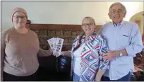  ?? COURTESY OF TINA CUNNINGHAM ?? Cheryl and Jim Wilson, right, share Tehachapi Arts Commission rack cards with Tehachapi newcomer Dallas DeHart at the Kiwanis Club of Tehachapi meeting Nov. 11.