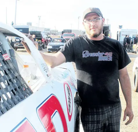  ?? BERND FRANKE/WELLAND TRIBUNE ?? Street stock racer Dave Bailey of Hagersvill­e, seen here in June, is the 2016 driver of the year at New Humberston­e Speedway in Port Colborne.