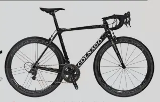  ??  ?? Le V2-r s’inscrit totalement dans l’esthétique de Colnago. On retrouve le caractère agressif des C60 dans les lignes de cette machine et la pointe de fantaisie présente dans les émaillages de la marque.