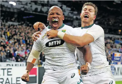  ?? Picture: Reuters ?? THE WINNER. Springbok hooker Bongi Mbonambi celebrates with flyhalf Handre Pollard after scoring the winning try in their Test against France at the Stade de France on Saturday night.