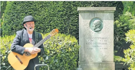  ?? FOTO: KULTURKREI­S MEERBUSCH ?? Thomas Cieslik begleitet die Führung über den Melaten-Friedhof, die im April stattfinde­t, musikalisc­h.