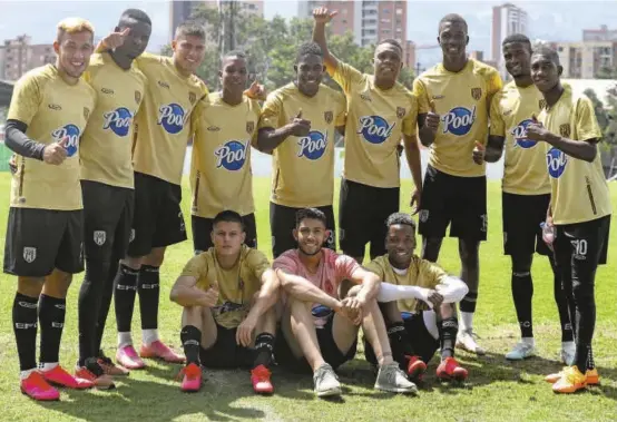  ?? FOTO MANUEL SALDARRIAG­A ?? Estos son los canteranos que han debutado con Envigado en la presente temporada.