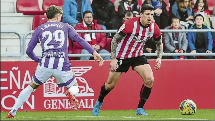  ?? FOTO: JUAN ECHEVERRÍA ?? Ander Capa jugó en la banda derecha del ataque en el primer tiempo y en el segundo bajó al lateral hasta que fue sustituido por De Marcos en el minuto 63