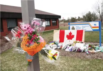  ?? — AFP photo ?? A makeshift memorial sits in front of the RCMP detachment in Enfield, Nova Scotia, Canada in this April 20 file photo.