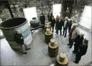  ?? (AP/Ed Reinke) ?? Guide Dave Salyers describes the bourbon making process to a 2009 tour group at the Woodford Reserve distillery in Versailles, Ky.