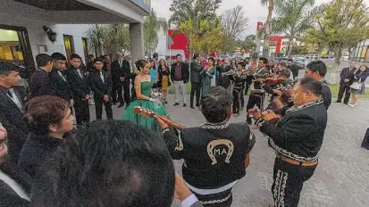  ??  ?? HERMOSO cariño, una de las canciones que escuchó Dulce María.