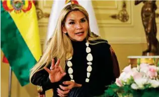  ??  ?? La presidente ad interim della Bolivia Jeanine Áñez, 53 anni: dopo averlo negato, ora pensa a ricandidar­si