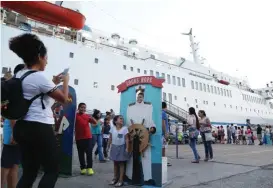  ?? JOSÉ LUIS TAPIA ?? El barco biblioteca más grande del mundo rebasó la meta.