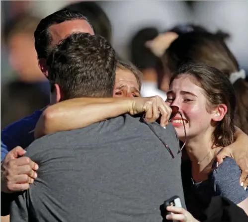  ?? FOTO: BROWARD COUNTY JAIL ?? Rørende gensynssce­ner af elever, der slap ud af skolen og kunne genforenes med deres foraeldre.