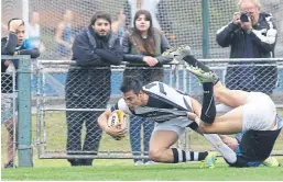  ?? Rodrigo Néspolo ?? Mauro Perotti llega justo para el último try de CASI