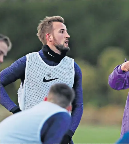  ??  ?? Doing the rounds: (From main, clockwise) Jose Mourinho talks to Harry Kane, Danny Rose and Dele Alli as he takes his first training session