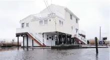  ?? WAYNE PARRY, AP ?? The O'Neills’ home in a back-bay neighborho­od of Manahawkin, New Jersey, surrounded by water after a moderate storm.