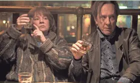  ?? MARY CYBULSKI/FOX SEARCHLIGH­T PICTURES ?? Melissa McCarthy (left) and Richard E. Grant play unlikely pals in the new movie “Can You Ever Forgive Me?”