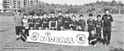  ??  ?? KIDBALL FC SK Sri Gaya bersiap sedia hadapi kejohanan.