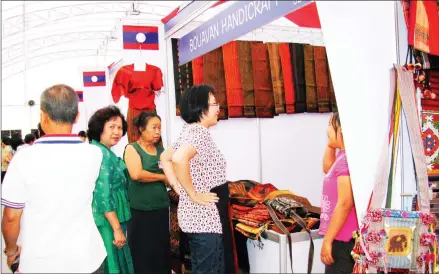  ?? VIENTIANE TIMES/ASIA NEWS NETWORK ?? The Ministry of Industry and Commerce has stated that the trade value between Thailand and Laos was more than $4.6 billion in 2016. It rose to about $5.3 billion in 2017 and was over $4.4 billion in the first 10 months of last year.