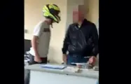  ??  ?? Il video Un’immagine di un’aggression­e a un prof avvenuta in una scuola a Lucca