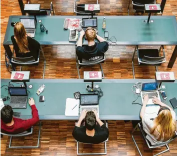  ?? Foto: Ch. Gateau, dpa ?? An den meisten Fachhochsc­hulen hat das Semester Anfang Oktober begonnen; die Universitä­ten starten zum 2. November. Viele Studenten sind von Nebenjobs abhängig – doch diese könnten auch im neuen Corona‰Semester wegfallen.