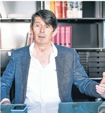  ?? RP-FOTO: ANDREAS BRETZ ?? „Es wird zwar über die Verkehrswe­nde gesprochen, aber nicht über die Kosten“, sagt Manfred Neuenhaus, Chef der FDPFraktio­n in Düsseldorf.