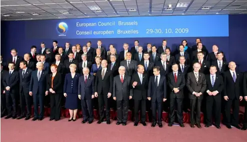  ?? ?? Les dirigeants de l'UE posent pour une photo de groupe lors du sommet de l'UE à Bruxelles