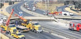  ?? Picture: Nigel Sibanda ?? BLOCKED. The N3 highway after the collapse.