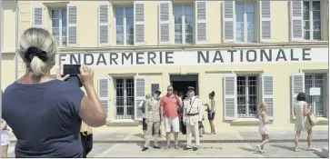  ?? (Photos Sophie Louvet et ADM) ?? Transformé en musée, le bâtiment, immortalis­é dans la série des Gendarmes à Saint-Tropez, est devenu une visite incontourn­able. On s’y bouscule dès le parvis .