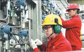  ?? CHEN YUANZI / FOR CHINA DAILY ?? Workers calibrate sensitive systems on board an oil exploratio­n project of CNOOC in Shanxi province.