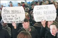  ?? WOLFGANG RATTAY / REUTERS ?? Protestors hold placards that read “Mrs. Merkel: Where are you? What are you saying? This worries us!”, and “Thanks (Cologne Mayor Henriette) Reker!! Poor Cologne", in front of the Cologne Cathedral, on Wednesday.