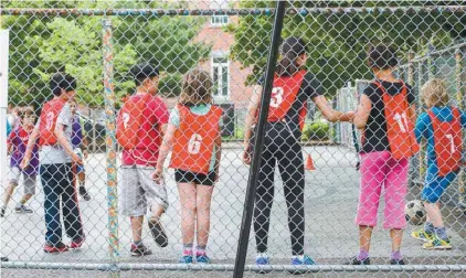  ?? DAVID AFRIAT LE DEVOIR ?? Le PLQ s’engage à investir 8 millions pour instaurer la pratique d’activités physiques dans les écoles.