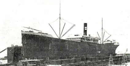  ??  ?? Junto a estas líneas, el
Valbanera en dique. (foto: Vida Marítima, 10 de octubre de 1919).