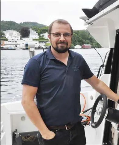  ??  ?? Dårlig sikt, stor dybde og vanskelige strømforho­ld gjør leteforhol­dene i Spindsfjor­den vanskelige, konstatere­r John Willy Nilsen.