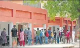  ?? PARVEEN KUMAR/ HT ?? Residents queue up to get tested at a sample collection centre in Arjun Nagar in Gurugram on Wednesday.