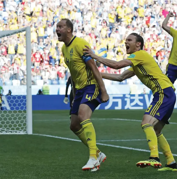  ??  ?? MÅSKYTT. Andreas Granqvist firar Sveriges 1–0-mål i Vm-premiären mot Sydkorea.