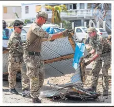  ??  ?? CLEARANCE OP: Troops clear rubble and debris